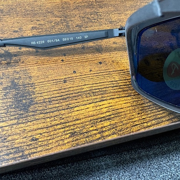 Ray-Ban polarized sunglasses (RB4228). Polished and matte black frame/green lens - Picture 5 of 7